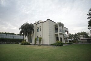 farmhouse for parties and weddings