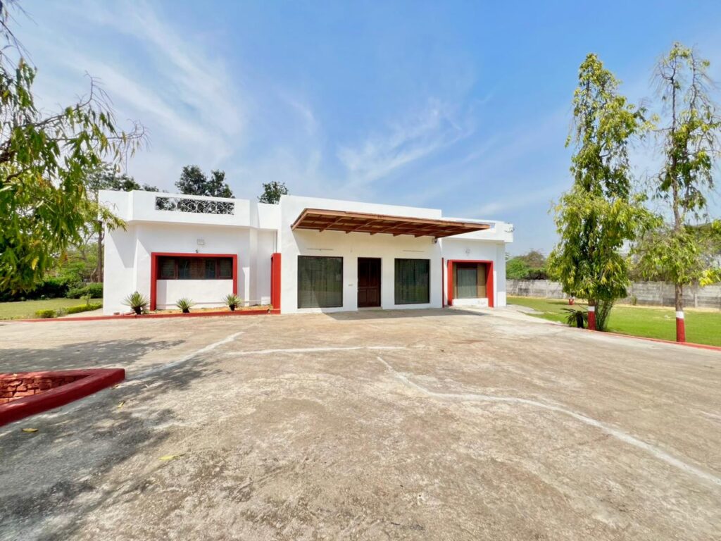 chattarpur farmhouse for party